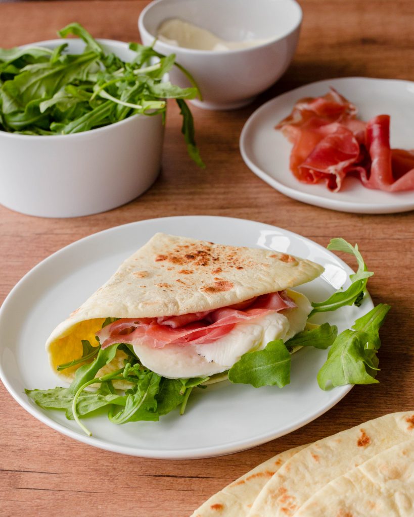Piadina classico parmaham, rucola en mozzarella Bertolli